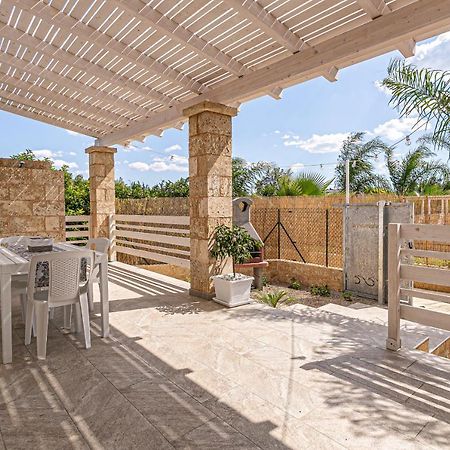 Resort Almaredamarra Con Piscina E Idromassaggio Sul Mare Torre San Giovanni Exterior foto