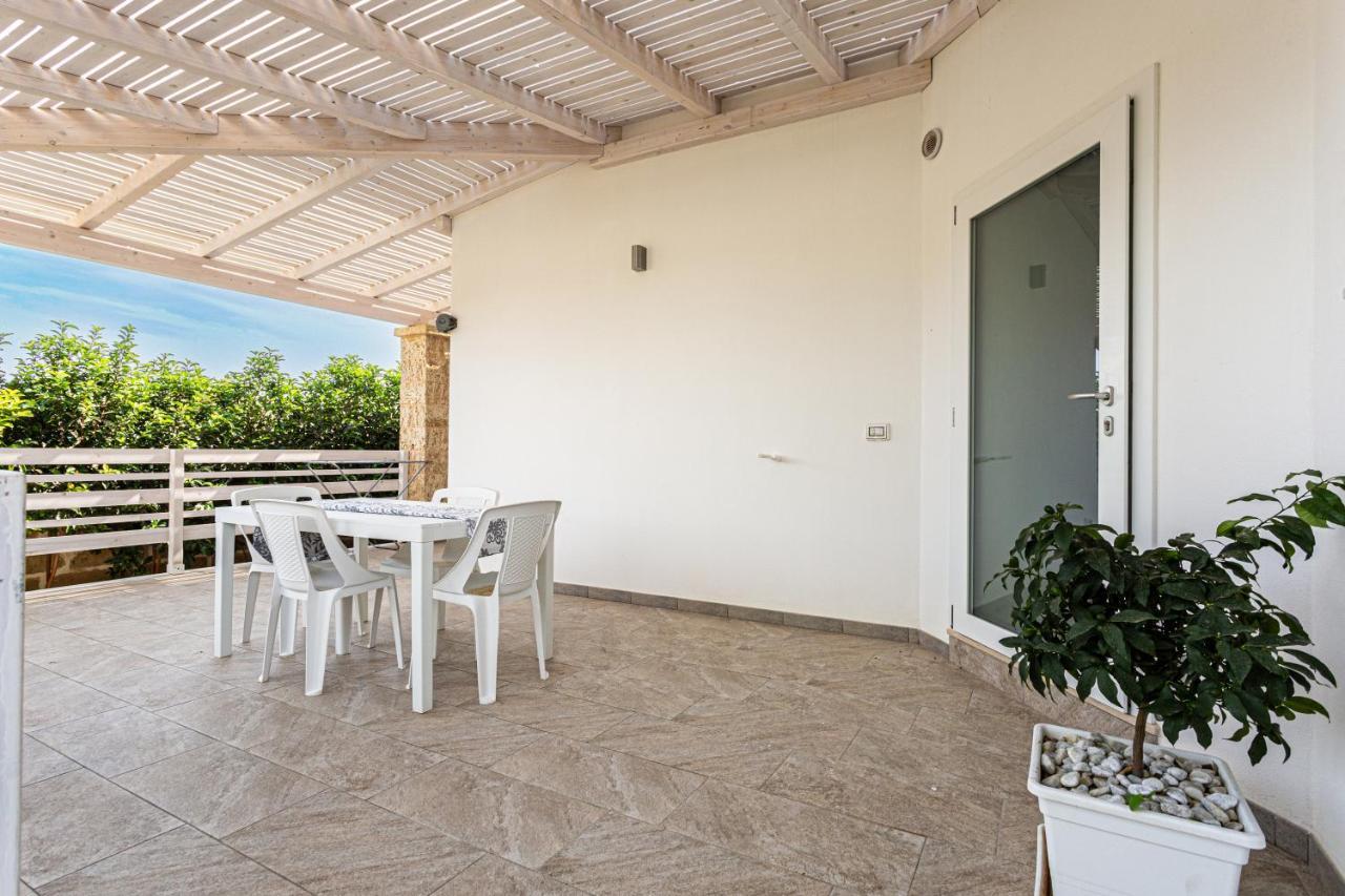 Resort Almaredamarra Con Piscina E Idromassaggio Sul Mare Torre San Giovanni Exterior foto