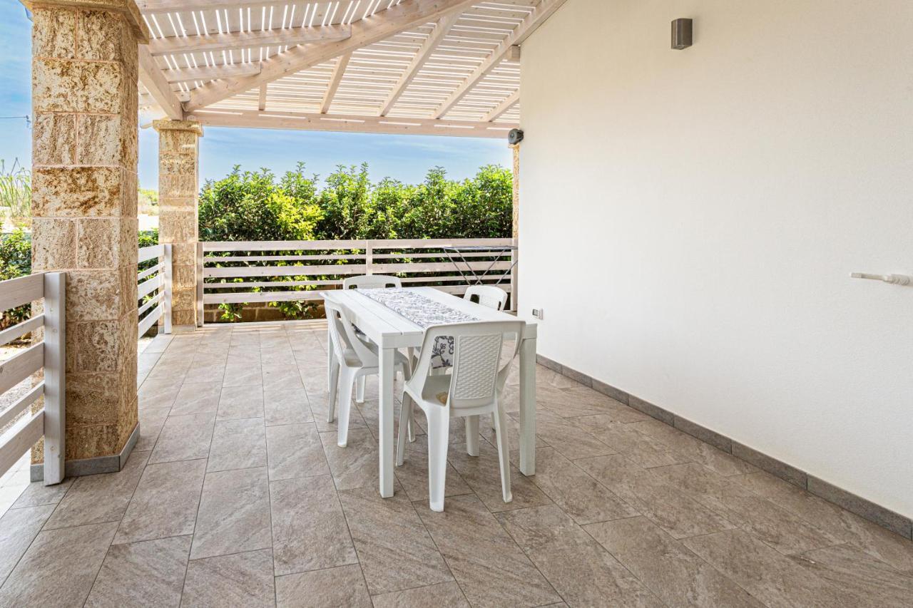 Resort Almaredamarra Con Piscina E Idromassaggio Sul Mare Torre San Giovanni Exterior foto