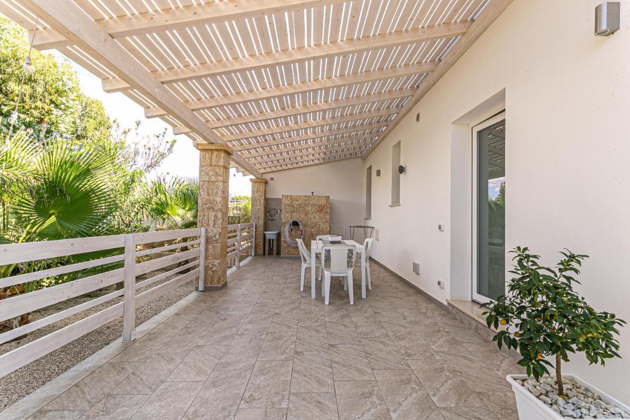 Resort Almaredamarra Con Piscina E Idromassaggio Sul Mare Torre San Giovanni Exterior foto