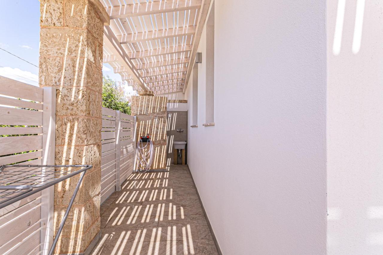 Resort Almaredamarra Con Piscina E Idromassaggio Sul Mare Torre San Giovanni Exterior foto